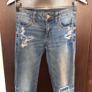 American Eagle Low Rise Distressed Jegging .